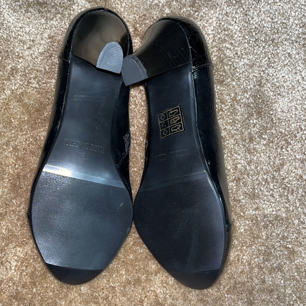 Monroe and Main Ankle Boots - Picture 2 of 5